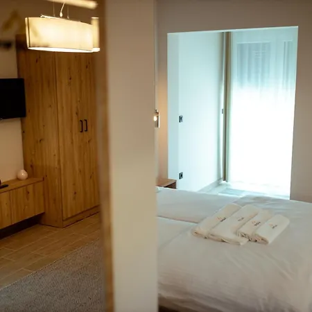 Aparthotel Zlatar *